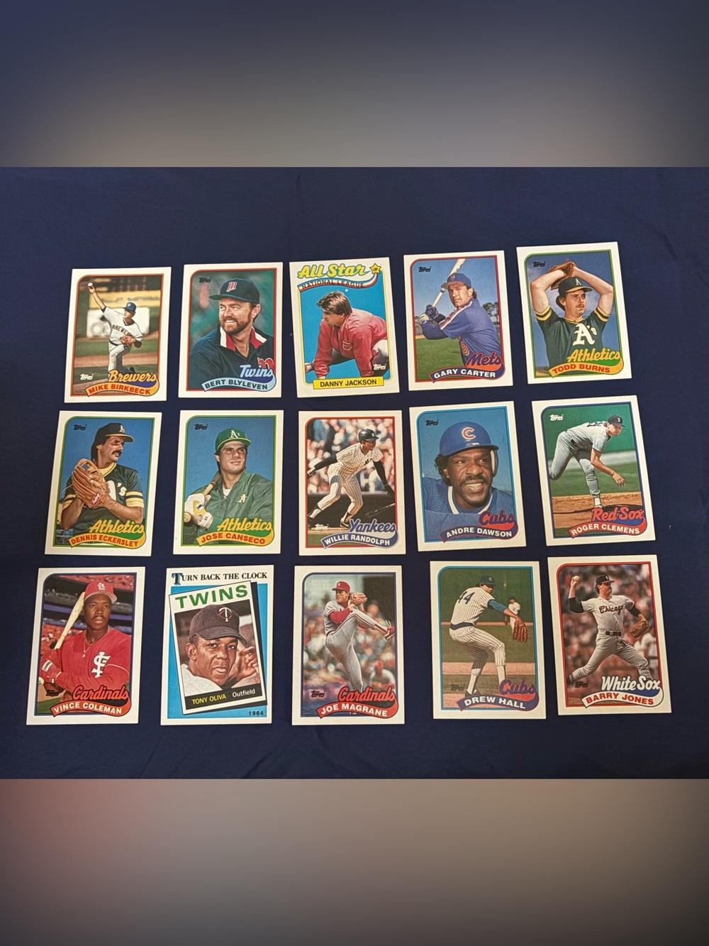 LOT OF TOPPS BASEBALL CARDS